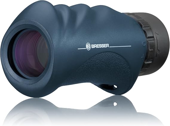 Bresser Nautic monocular 8 x 25 with waterproof housing and nitrogen filling with 122m large field of vision BaK-4 glass and multi-layer coating including hand strap and transport bag.