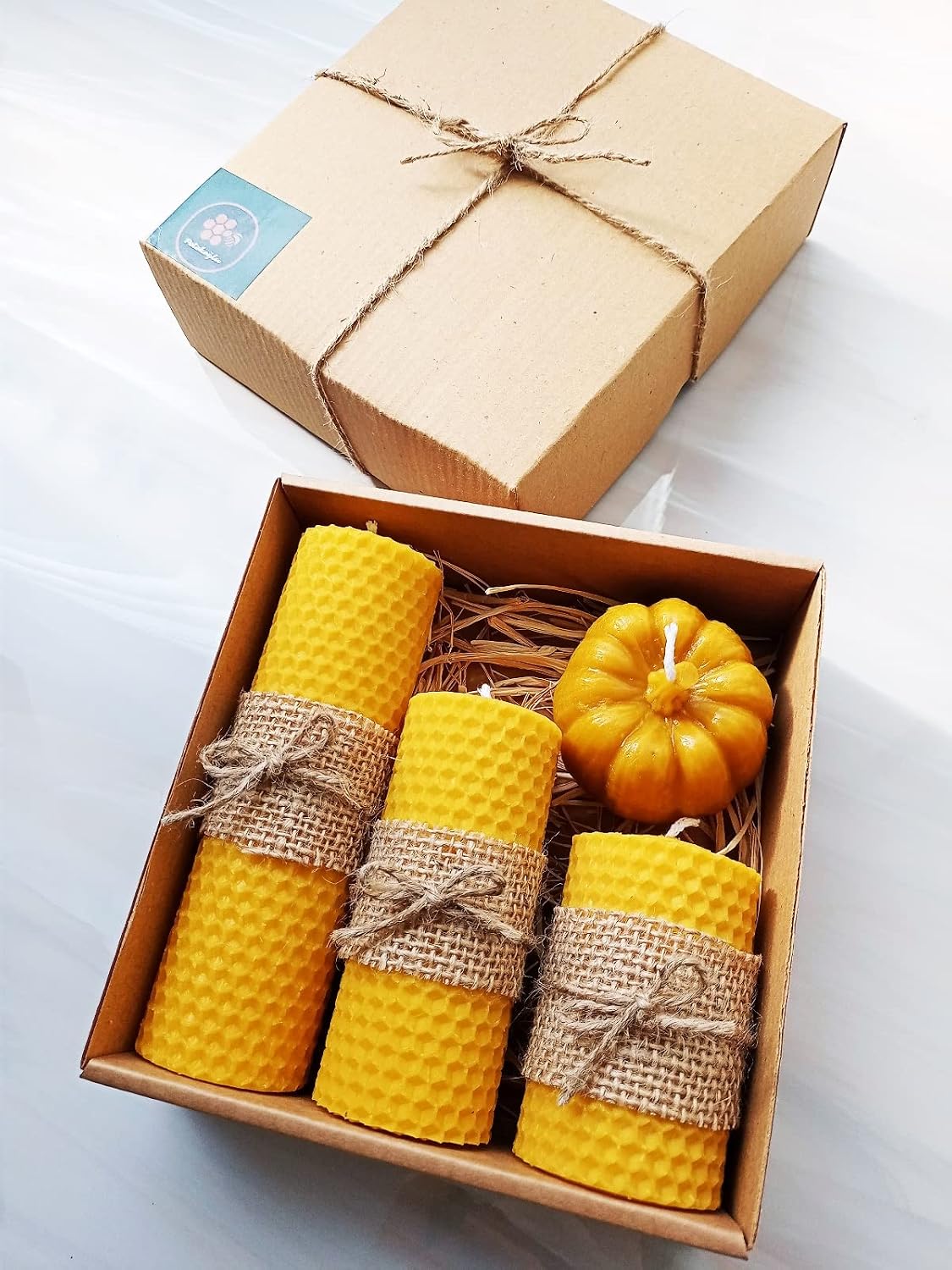 Petekoğlu Balmumu Mum Dekoratif Hediye Kutusu 4 Lü Set Doğal Petek Beeswax Candle Bal Kabağı Jüt kumaş [Enerji Sınıfı A]