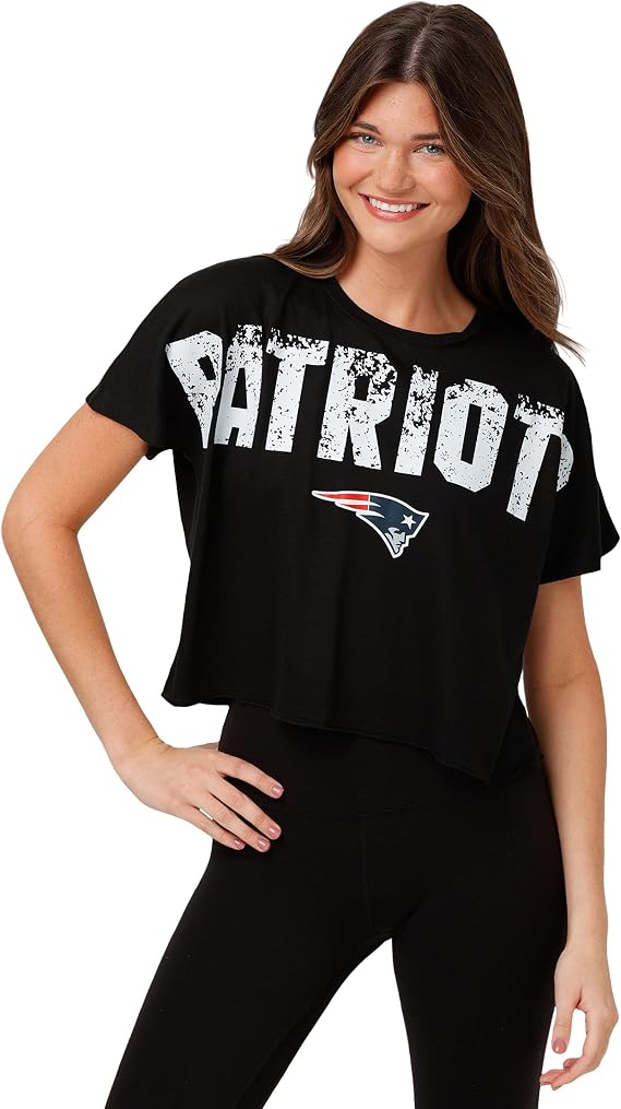 FOCO NFL Womens NFL Team Logo Ladies Fashion Distressed Wordmark Crop Top Shirt