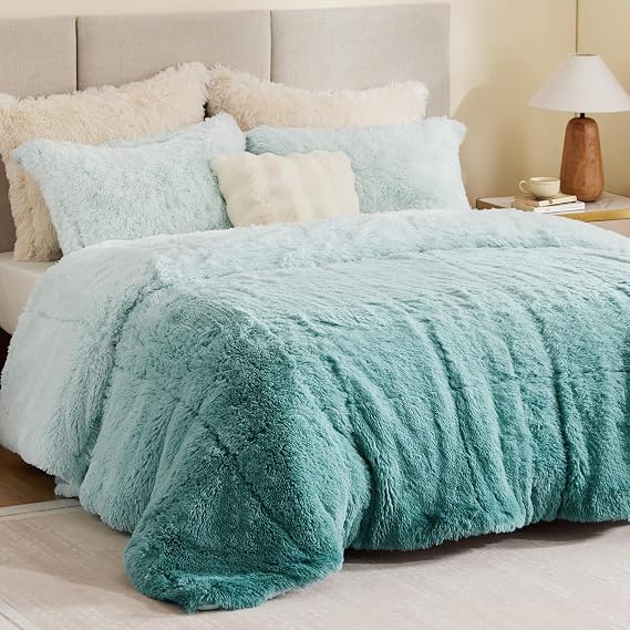 Intelligent Design Brielle, Long Shaggy Faux Fur Comforter Set, Plush Reverse, Trendy Ombre Design, Modern, Cozy All Season Bedding, Matching Sham, Full/Queen(90"x90") Aqua 3 Piece